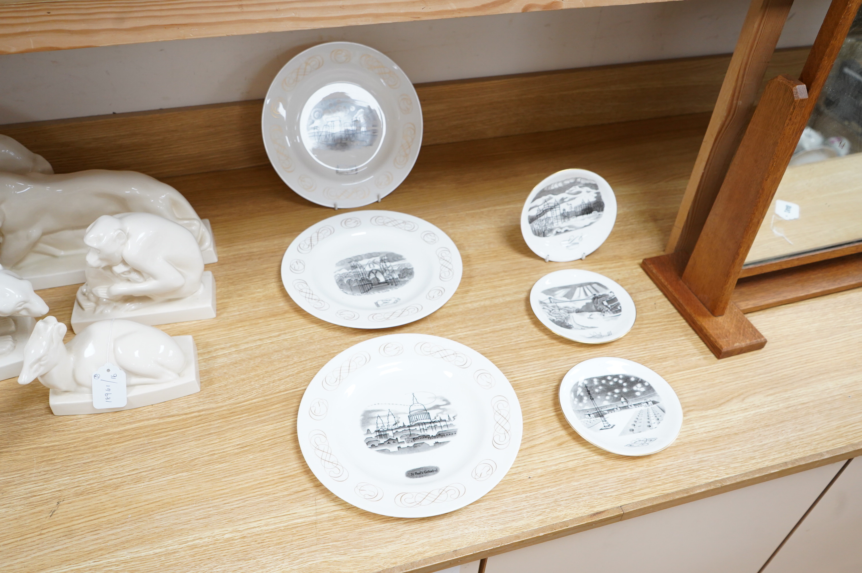 Laurence Whistler for Wedgwood, ‘Outlines of Grandeur’, three dinner plates and three side dishes to include New Delhi and Holyroodhouse, largest 27cm in diameter